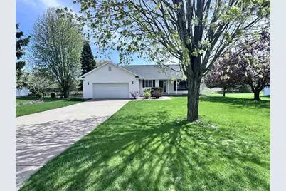 640 Mooreland Circle, Portage, WI 53901 - Photo 2