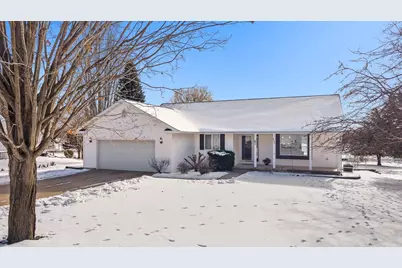 640 Mooreland Circle, Portage, WI 53901 - Photo 1