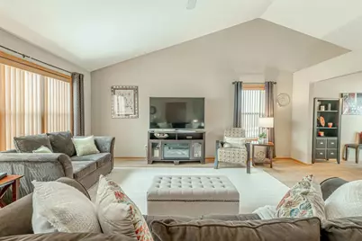 3281 Edmonton Drive, Sun Prairie, WI 53590 - Photo 4