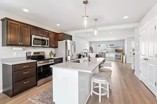 432 Crusader Pt, Waunakee, WI 53597 - Photo 10