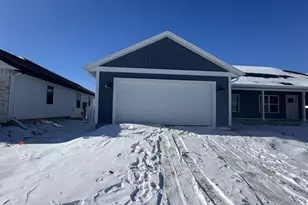 280 Santa Maria Dr, Arlington, WI 53911 - Photo 2