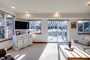 345 Kensington Dr, Madison, WI 53704 - Photo 10