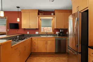 605 Cedar St, Madison, WI 53715 - Photo 10