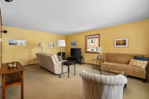 605 Cedar St, Madison, WI 53715 - Photo 6