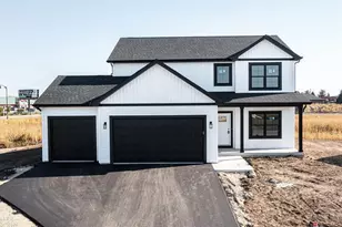 3805 N Woodbury Ln, Janesville, WI 53545 - Photo 2