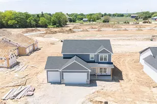 3805 N Woodbury Ln, Janesville, WI 53545 - Photo 2