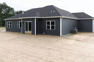 3740 N Woodbury Ln, Janesville, WI 53545 - Photo 8