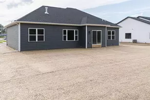 3740 N Woodbury Ln, Janesville, WI 53545 - Photo 6