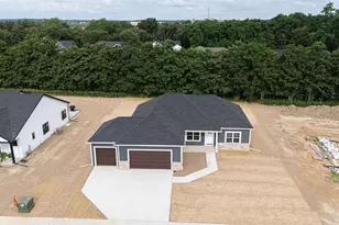 3740 N Woodbury Ln, Janesville, WI 53545 - Photo 2