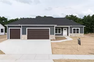 3740 N Woodbury Ln, Janesville, WI 53545 - Photo 2