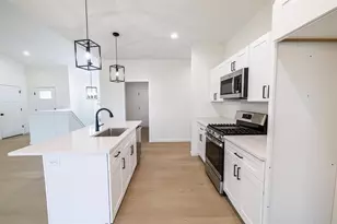 3821 N Woodbury Ln, Janesville, WI 53545 - Photo 4