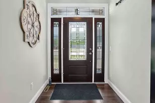 810 Lynn St, Waunakee, WI 53597 - Photo 2