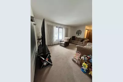 5026 Piccadilly Drive, Madison, WI 53714 - Photo 4