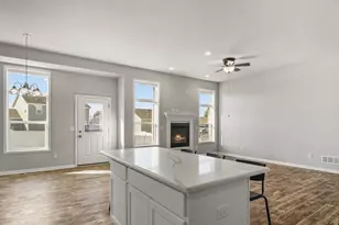 932 Margarets Wy, Belleville, WI 53508 - Photo 4