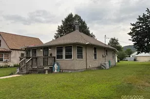 618 N Wacouta Ave, Prairie Du Chien, WI 53821 - Photo 2