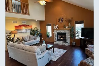 374 N Heatherstone Drive, Sun Prairie, WI 53590 - Photo 6