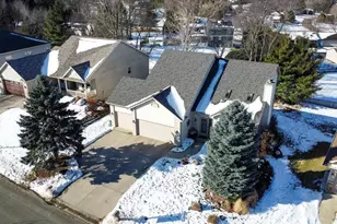 374 N Heatherstone Dr, Sun Prairie, WI 53590 - Photo 2