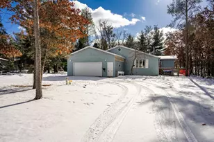 W5633 Deer Park Dr, New Lisbon, WI 53950 - Photo 2