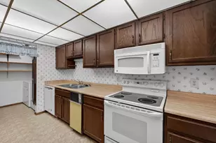 57 Golf Course Rd, Madison, WI 53704 - Photo 12