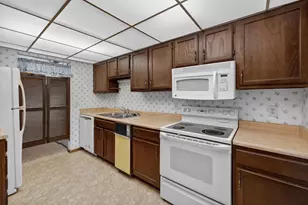 57 Golf Course Rd, Madison, WI 53704 - Photo 10