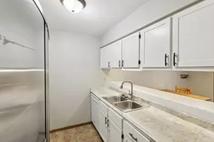 837 N Gammon Rd, Madison, WI 53717 - Photo 10