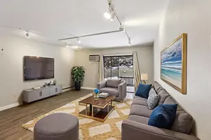 837 N Gammon Rd, Madison, WI 53717 - Photo 4