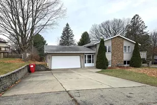 2740 S Nakoma Ct, Beloit, WI 53511 - Photo 2