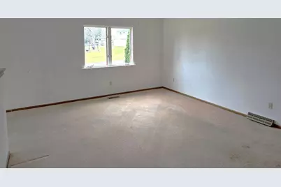 2740 S Nakoma Court, Beloit, WI 53511 - Photo 6