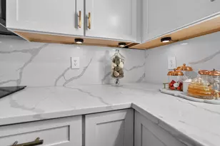 10 Sandy Ct, Madison, WI 53717 - Photo 12