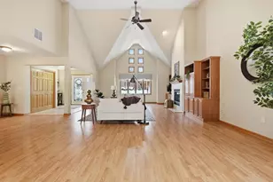 7911 Courtyard Dr, Madison, WI 53719 - Photo 10