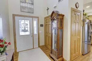 315 Creekside Ct, Watertown, WI 53098 - Photo 4