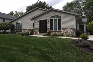 718 Oakwood Ln, Watertown, WI 53094 - Photo 4