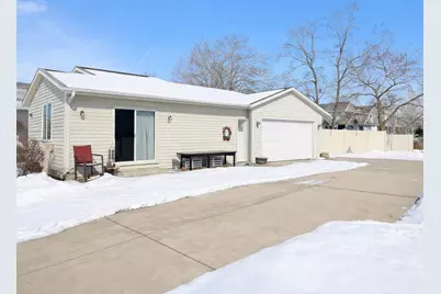 718 Oakwood Lane, Watertown, WI 53094 - Photo 2