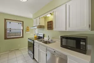 5704 Richmond Dr, Fitchburg, WI 53719 - Photo 22