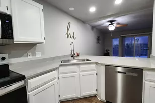 1325 Glacier Hill Dr, Madison, WI 53704 - Photo 10