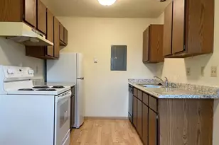 914 N Oak St, Madison, WI 53704 - Photo 8