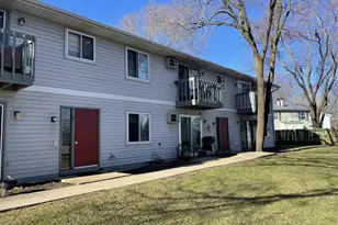 914 N Oak St, Madison, WI 53704 - Photo 2