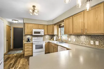 550 N Heatherstone Drive, Sun Prairie, WI 53590 - Photo 12