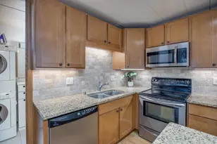 2051 Allen Blvd, Middleton, WI 53562 - Photo 18