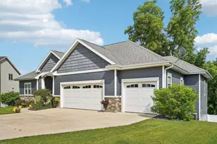 809 Maple Dr, Mount Horeb, WI 53572 - Photo 2