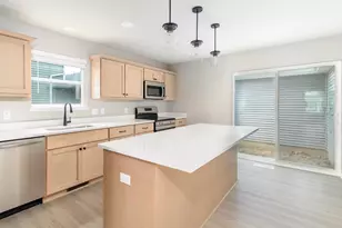 1085 Tundra Ave, Oregon, WI 53575 - Photo 4