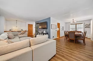 375 Greendale Dr, Janesville, WI 53546 - Photo 4