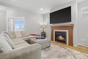 678 Hillcrest Dr, Waunakee, WI 53597 - Photo 4