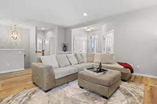 678 Hillcrest Dr, Waunakee, WI 53597 - Photo 8