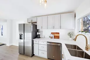 2926 Milwaukee St, Madison, WI 53704 - Photo 4