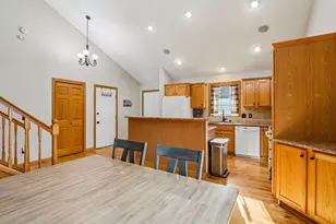 419 Sherbrooke Dr, Sun Prairie, WI 53590 - Photo 4