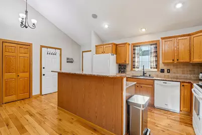 419 Sherbrooke Drive, Sun Prairie, WI 53590 - Photo 6