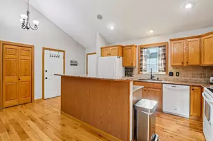 419 Sherbrooke Dr, Sun Prairie, WI 53590 - Photo 6