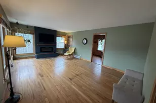 609 Constitution Ln, Madison, WI 53711 - Photo 2