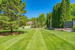 5596 Surrey Ln, Waunakee, WI 53597 - Photo 4